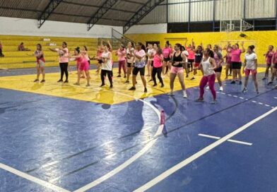Prefeitura realiza “Aulão de Ritmos” em comemoração ao outubro rosa Prefeitura realiza “Aulão de Ritmos” em comemoração ao outubro rosa